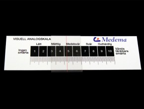 Screentryckt, skuren och värmebigad VAS-skala (visuell analog skala). Material: 1,0mm vit polystyren.