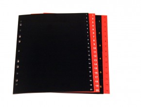 Svarta och röda A4 pärmregister i PVC och PP med olika storlekar på siffrorna. Universalhålade.
