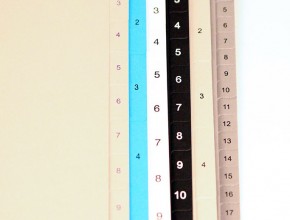 A4 pappersregister med olika storlekar och färg på siffrorna, samt olika indelningar.