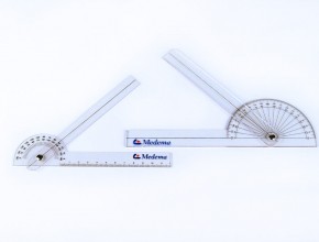 Screentryckt, stansad och nitad goniometer eller vinkelmätare. Material: 2,0mm glasklar PET-G.