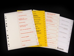 A4 plastregister med screentryckta specialdesignade försättsblad.